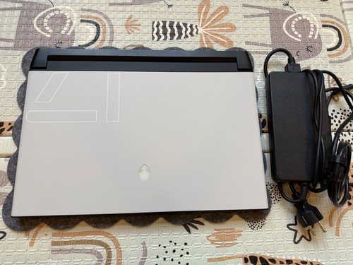 Gaming laptop alienware - m17, r4