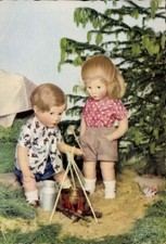 Ak Käthe Kruse Puppen, Camping, Zelt, Feuerstelle, Kochtopf - 4227693