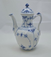 Royal Copenhagen Halbspitze Blue fluted halfl lace - Kaffeekanne No. 518