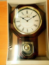 Antike Wanduhren mit Glocke, 4 Westminster Glockenspiele, Pendel, 40 cm x 30 cm