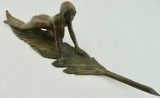 Bronzefigur weiblicher Akt auf