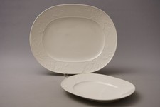 KPM Berlin Feldblume Platte große und klein  altweiss Porzellan 2 Stück