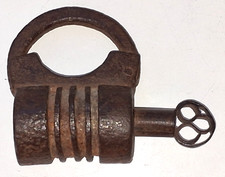 antikes Vorhängeschloss mit