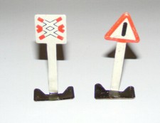 2 Blech Verkehrszeichen Bahnübergang Gefahr O Blechauto Blecheisenbahn vintage !