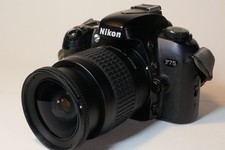 Nikon F75 N75 U2 Body + Zoom