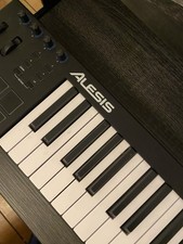 Alesis V61 MIDI Keyboard –
