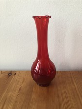 Vintage DDR Glas Vase Lauscha rubinrot mit Wellenrand 25,5 cm
