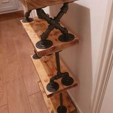 Industrielles Retro schrulliges Steampunk-Regal, ideal für Geschäfte, Bars Restaurants. Häuser