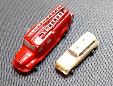 2 alte Modellautos  von Siku Feuerwehr und Krankenwagen v. Rotes Kreuz 1:250