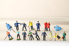 Preiser Noch H0  17 Figuren u.a. Arbeiter Feuerwehr Passanten   (304265) E5901E