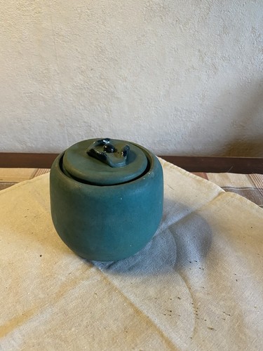 Handgetöpferter topf mit - handgetöpferter,