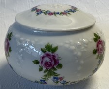 Porzellan Deckeldose/Bonboniere aus der Wallendorfer Porzellanmanufaktur in gut