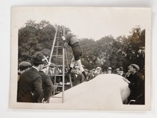 Mann klettert Leiter frühes