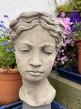 Frauenkopf Büste