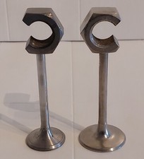 Deko Mutter auf Stiehl mit Fuß / Edelstahl / Design Objekt