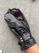 Lack Bondage Fesselhandschuhe