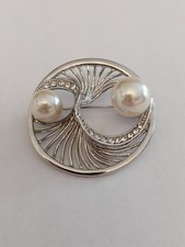 Schöne Brooch, 1980ern