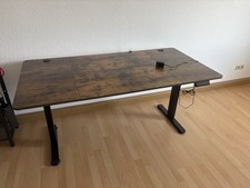 Elektrisch höhenverstellbarer