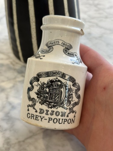 Senftopf grey puppe - &,