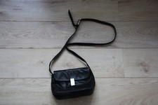 Handtasche, Damen, BREE, schwarzes Echtleder, verstellbarer Trageriemen