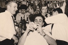 Vintage Foto Männer und Frauen Partykeller Momentaufnahme Mode 60er Jahre-2