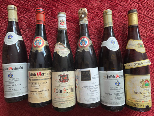 Konvolut aus alten weinen - aus,