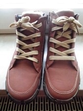 Laura Berg Wildleder