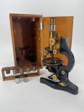 * MIKROSKOP E. LEITZ WETZLAR NR.275659 1929 MESSING MIT KASTEN UND 8 OKULAREN