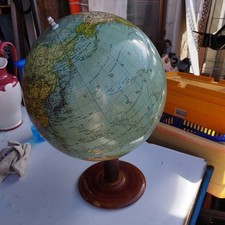 Alter Globus mit Holz Fuß, zeigt deutsche Grenzen vom 1937 ?