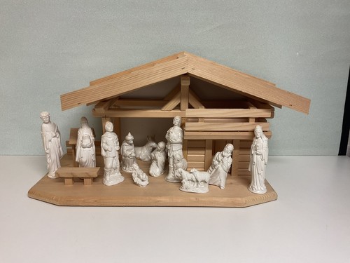 Krippe aus holz mit figuren - holz,