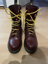 Dr. Martens 10 Cherry Loch