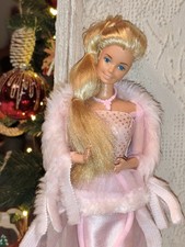 Alte schöne Barbie in Pink