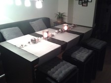 Neuwertiger Esstisch mit Lederbank & Hochstühlen – Top Zustand! 