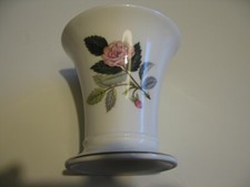 kleine Vase mit Rosendekor Wedgwood Bone China Hathaway Rose 1a Zustand