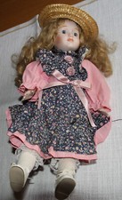 Sammlerpuppe mit Strohhut