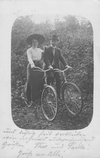 Portrait auf Damen-und Herrenfahrrad, Hannover 1910, Foto-Postkarte