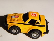 Kintoy Triumph gelb Pullback-Funktion Aufziehauto Rückzug Rückziehmotor 6,5 cm l