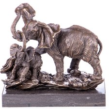 Bronzeskulptur Elefant mit Baby auf schwarzem Marmorsockel nach Milo
