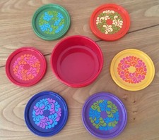 6x bunte Untersetzer im Halter