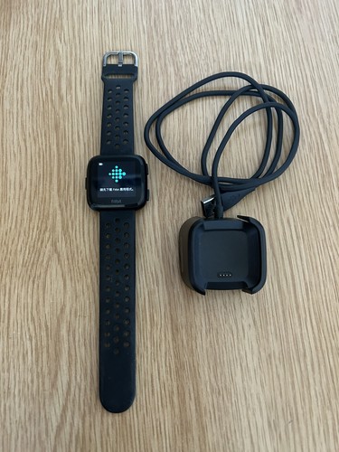 Fitbit versa smartwatch - fitbit,