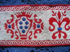 gestickt bestickt Borte Bordüre Webband alt vintage rot weiß Muster Mittelalter