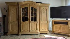 Wohnzimmerschrank Eiche massiv gelaugt, dazu TV-Schrank und Tisch (auch einzeln)