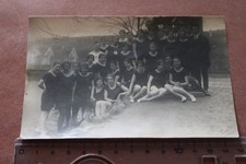 tolles altes Foto - Gruppe  junger Frauen im Sportdress und Männer 20er Jahre ? 