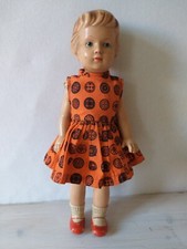 Puppe im orangenen Kleid 50/60er Jahre