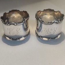 Zwei antike Serviettenringe