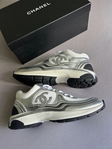 Chanel logo sneaker runner - chanel,