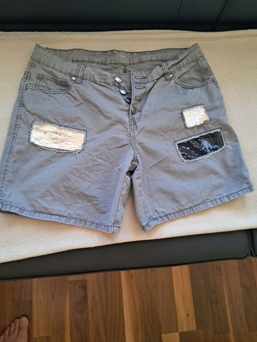Verkaufe hier eine - kurze, hose.