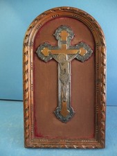 Altes Kruzifix im Holzrahmen, Metallrelief, fein ziseliert, 18./19. Jhd.