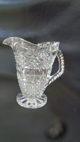Glas milchkännchen mit - mit, fuß