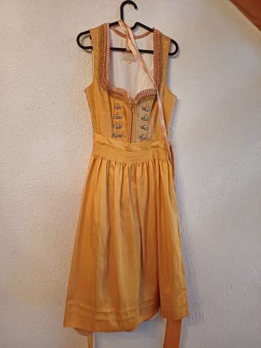 Traditionelles goldgelbes - traditionelles,